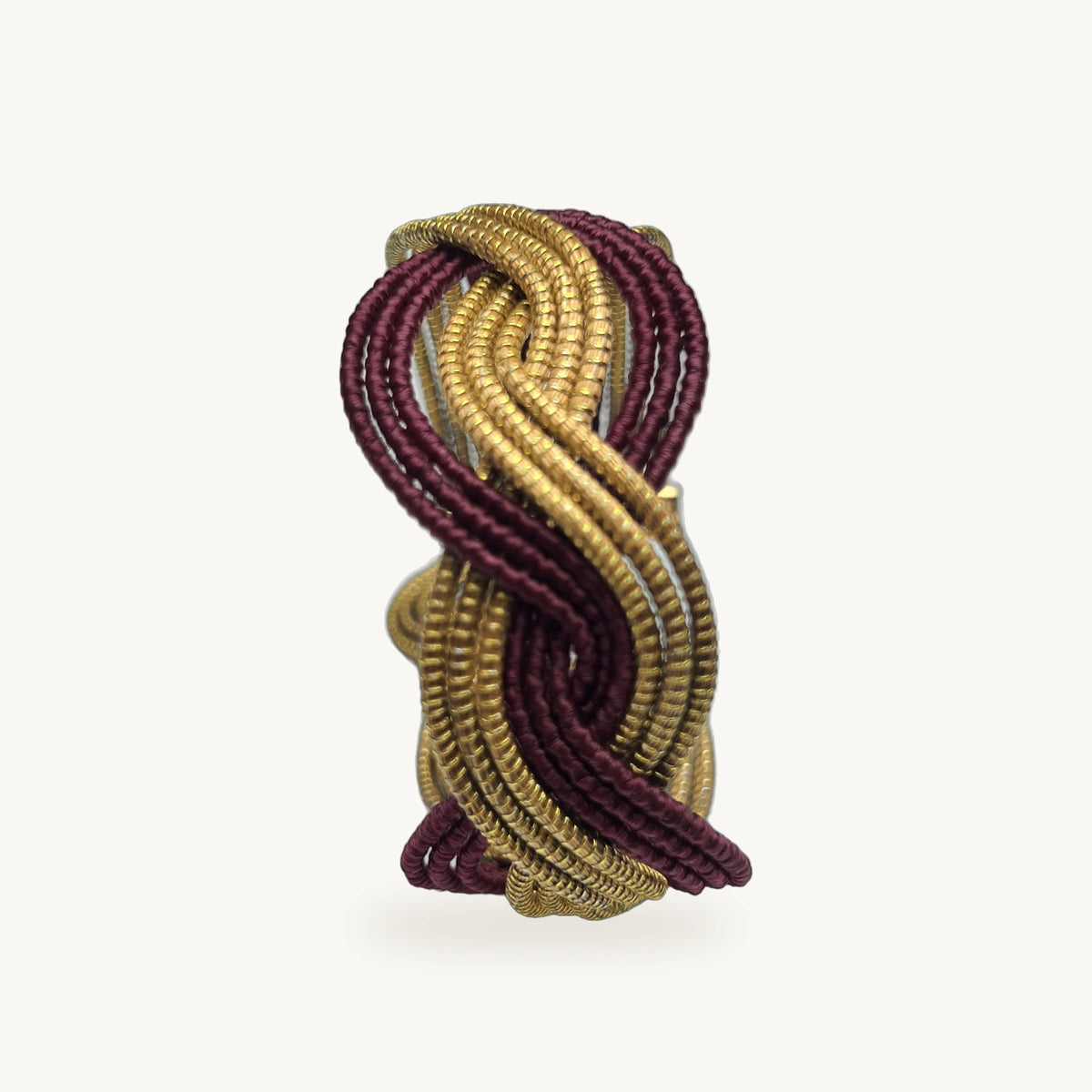 Manchette Caracol ORA bayadère vigne, capim dourado tressé main en nœud infini, fond beige